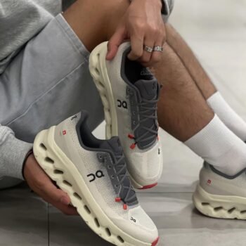 On Cloud Tilt "Rock stand"