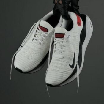 nikee react x infinity run white light crimson