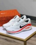 Nikee Running Structure 26 trainers White orange