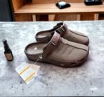 CROCS YUKOON FOR MEN'S  ( BROWN )
