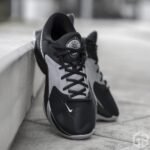 Branded Zoom Freak 4 Black White Light Smoke Grey