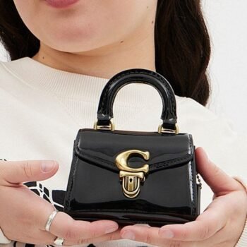 Coach Sammi Top Handle In Signature 12 Bag With OG Box & Dust Bag Black
(LB)