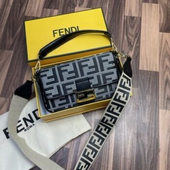 Fendi Baguette Chain Midi with og box 294(BR)