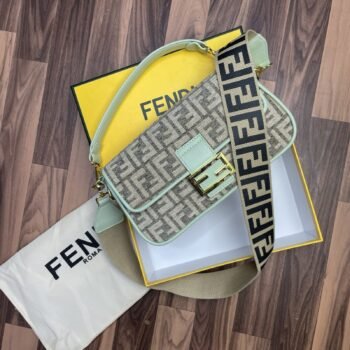 Fendi Baguette chain midi with og box 293(BR)